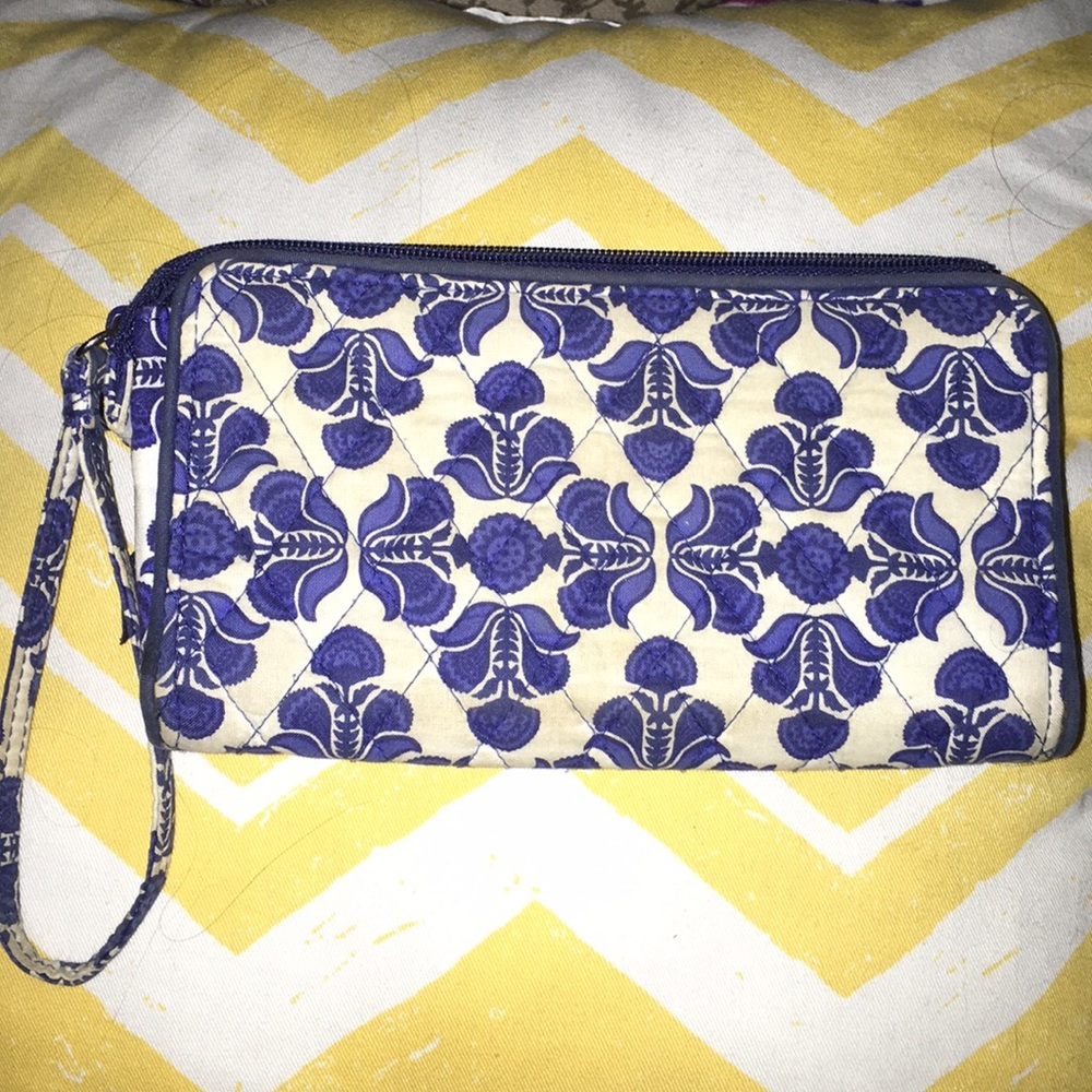 Vera Bradley Wristlet - Picture 2 of 4